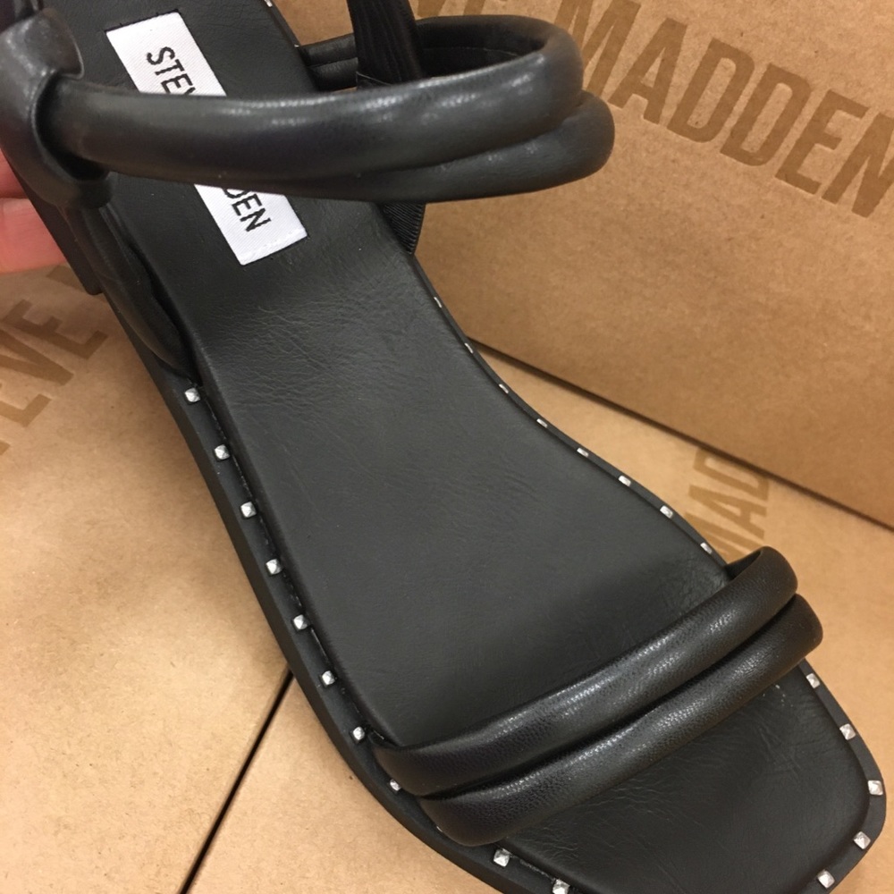🖤Steve Maddens Black Sandals 🖤 - Picture 5 of 6